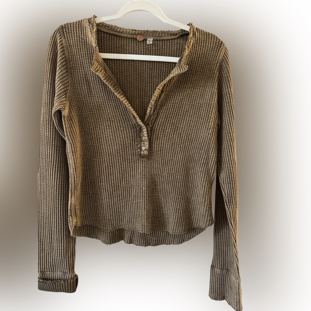 FP One Top, SP, Mocha, long sleeve with open V-neck and three metal buttons NWOT